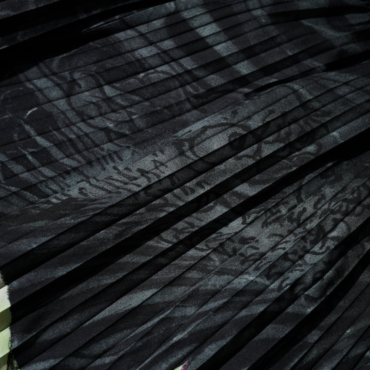 GRS x Kalok Peony & Ryu Overprint Pleated Skirt