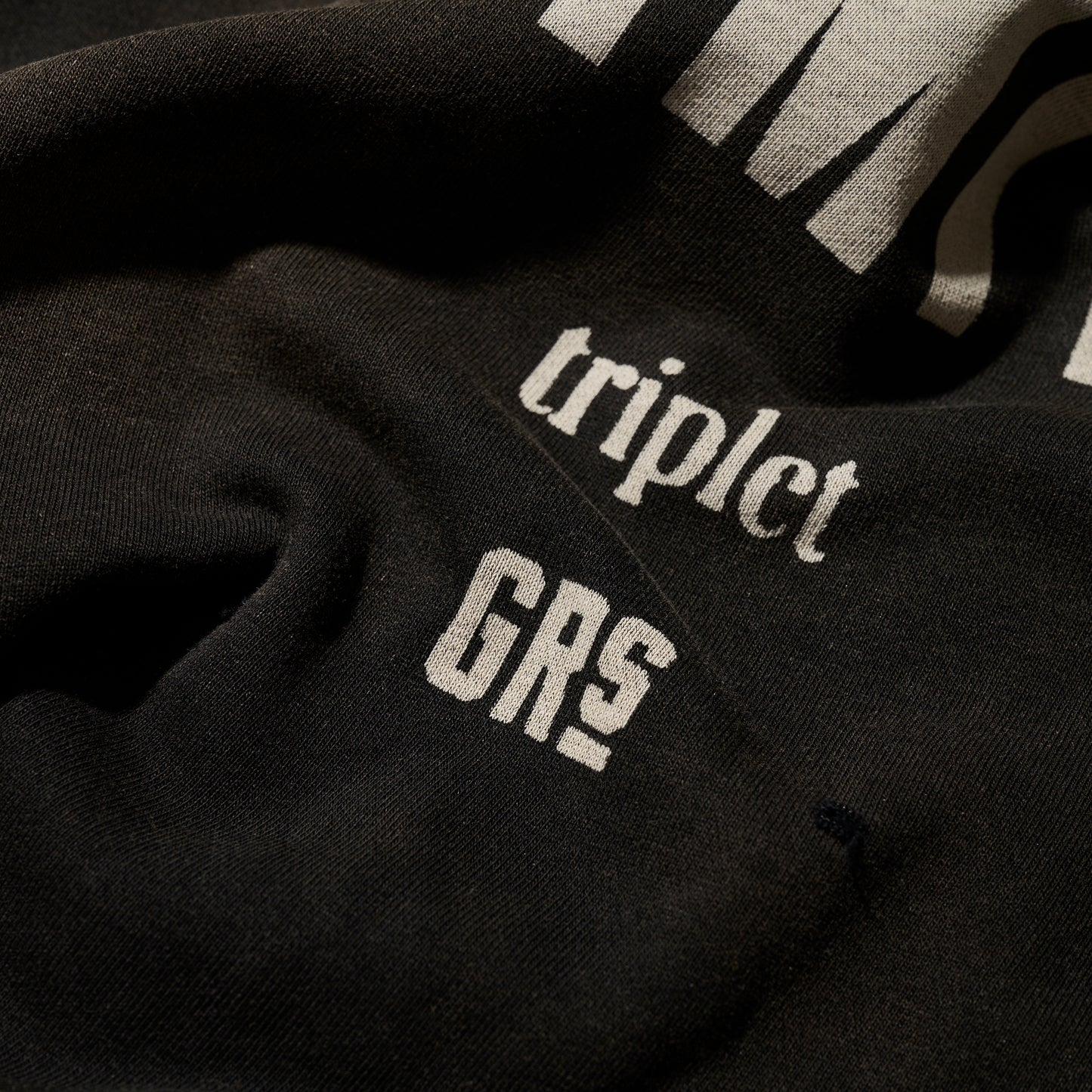 GRS x TRIPLET SUN FADED DISTRESSED "KOWLOON" SS SWEAT TOP