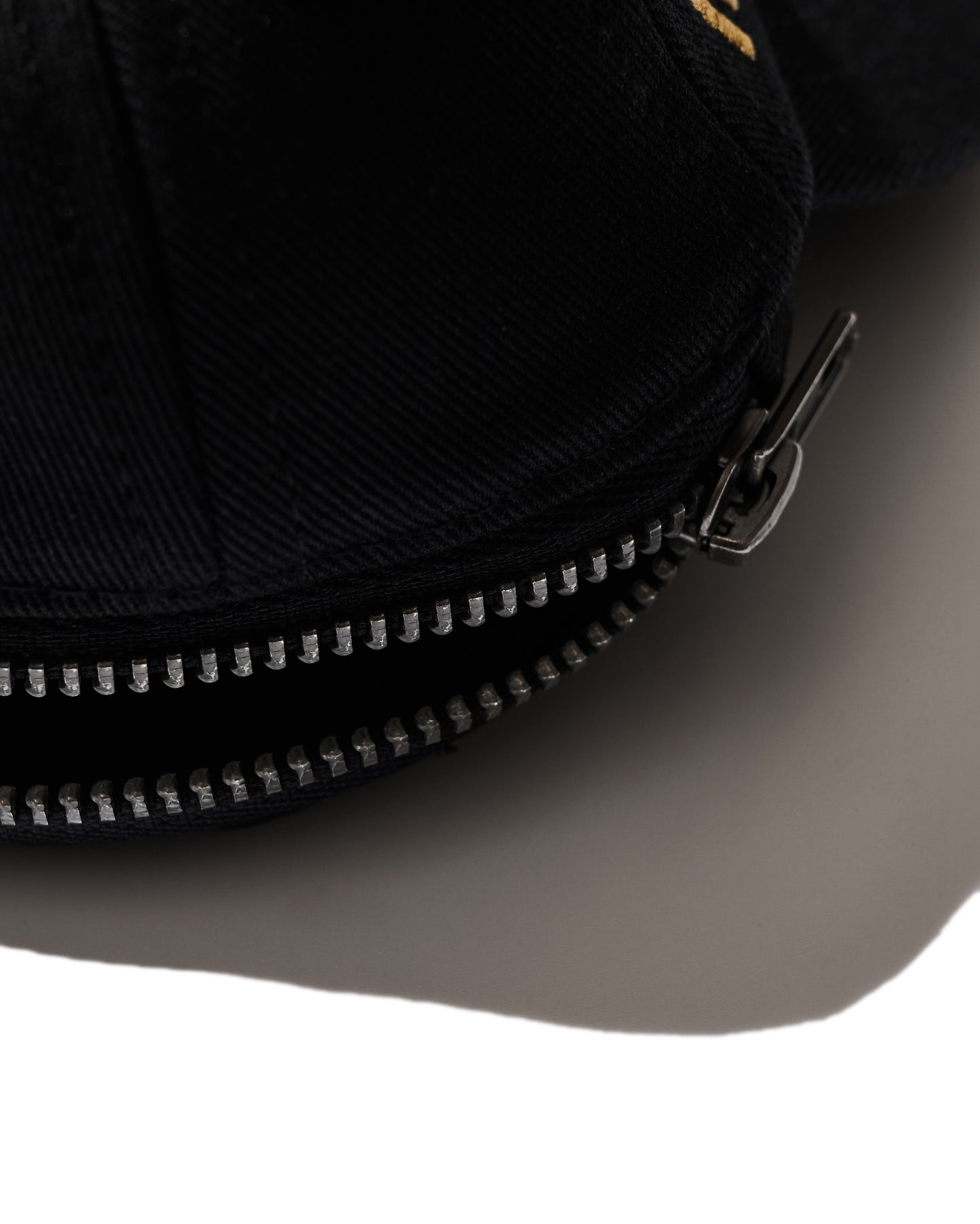 TEAM RISING MINI CAP POUCH