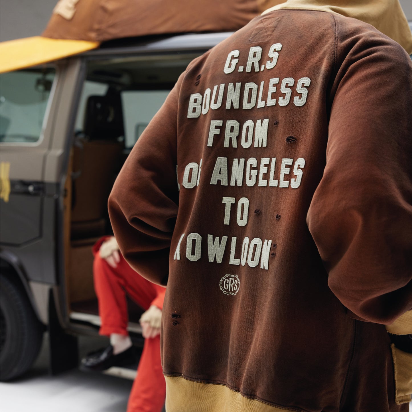 TWO TONE DISTRESSED SUN FADED KOWLOON ZIP-UP HOODIE / SABLE BROWN