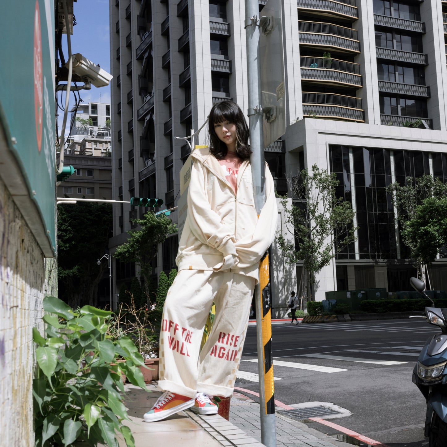 Sun Faded Kowloon Lightweight Zip-up Hoodie / Pastel Beige