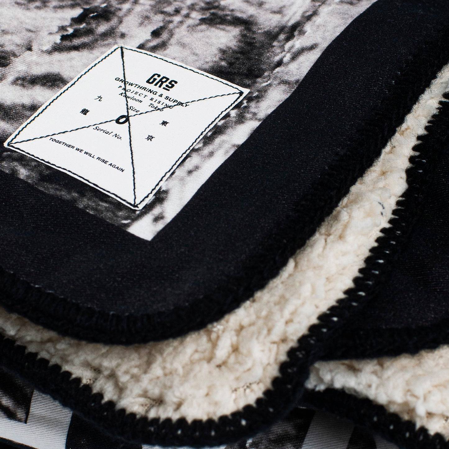 XL BLANKET “WALLED CITY”