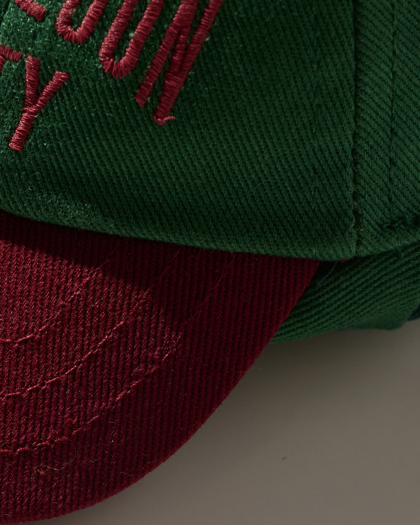 EMBROIDERY "KOWLOON CITY" MINI CAP POUCH / RED & GREEN