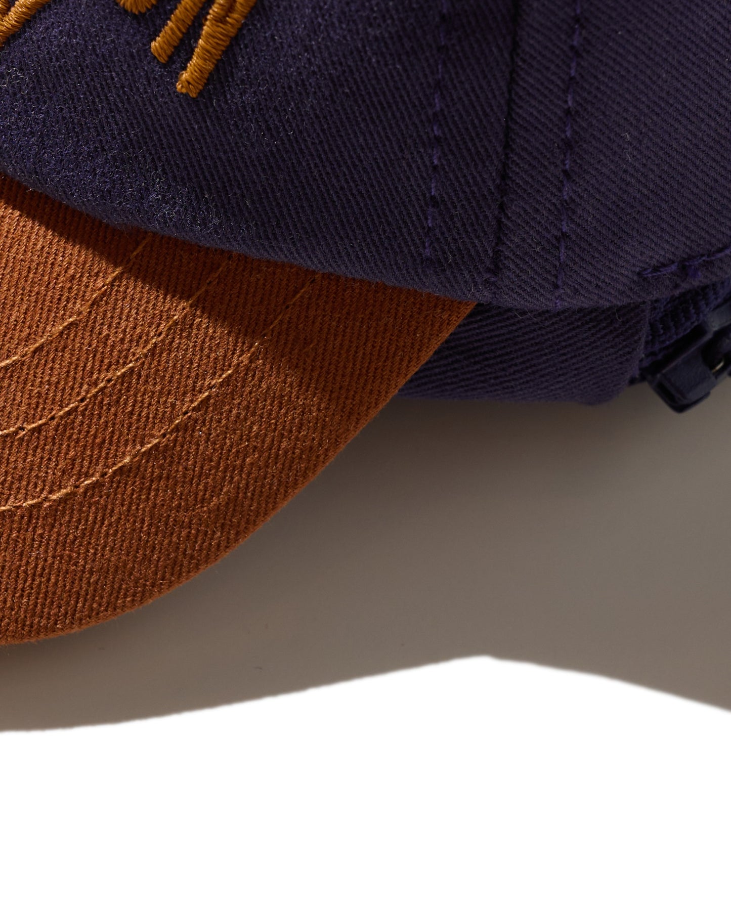 EMBROIDERY "KOWLOON CITY" MINI CAP POUCH