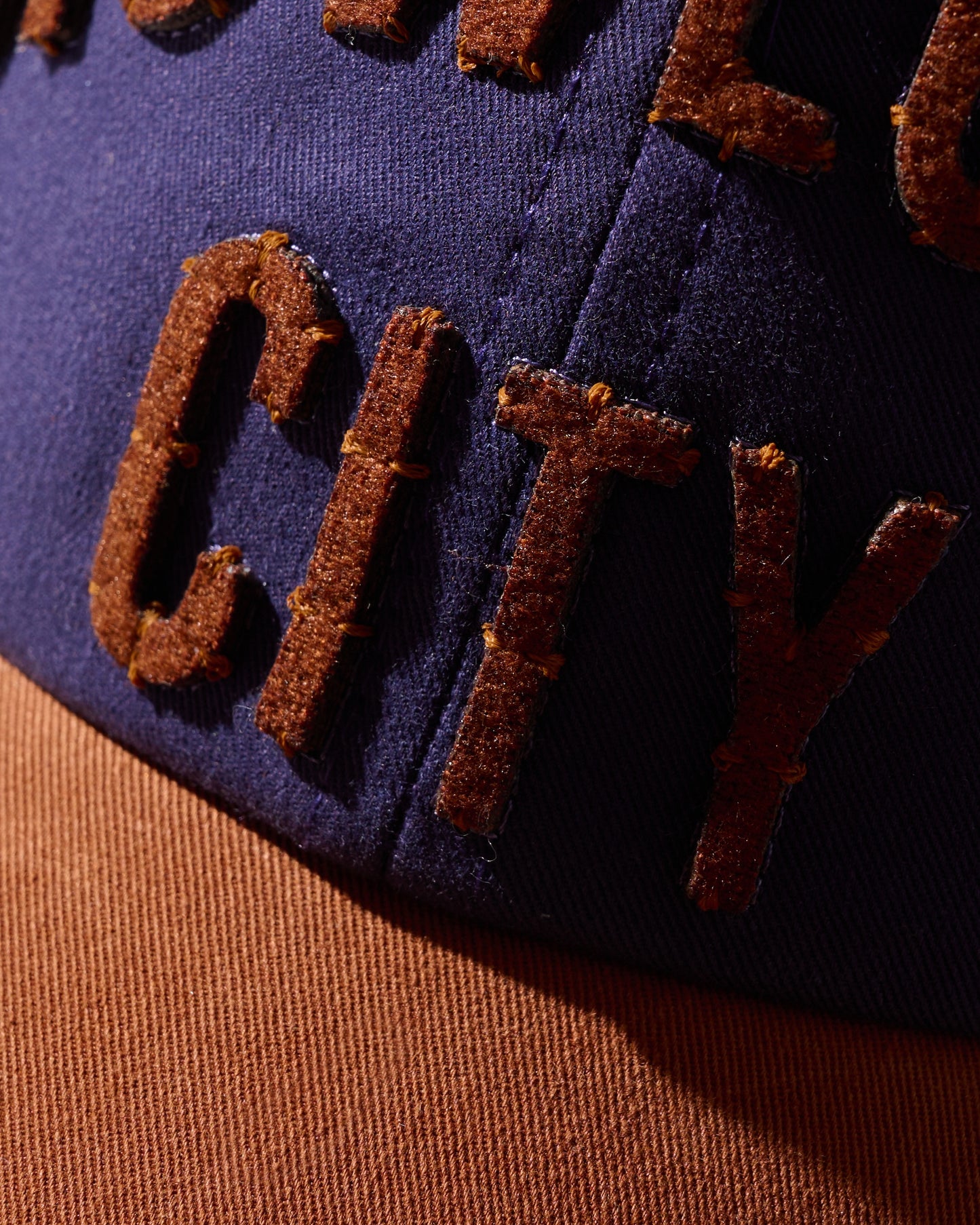 EMBROIDERY "KOWLOON CITY" TWO TONE CAP