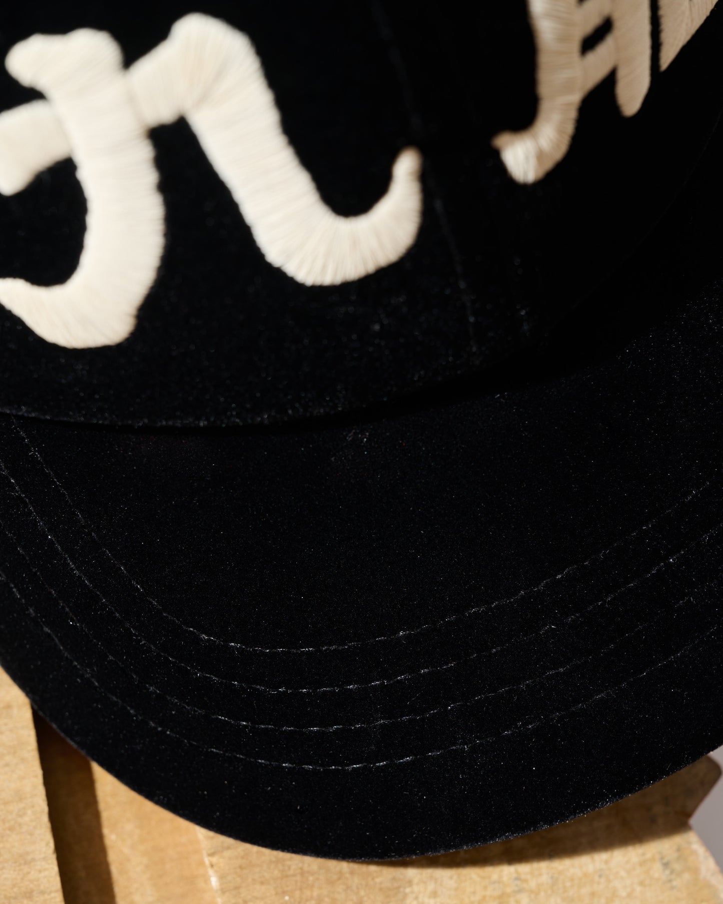 EMBROIDERY VELVET “KOWLOON” CAP / BLACK