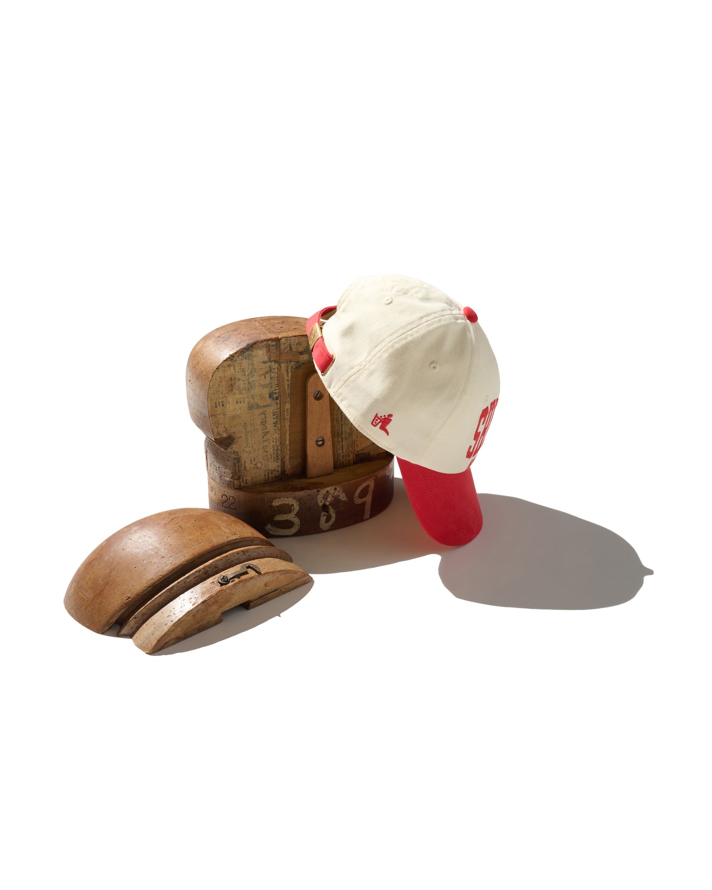 SHIBUYA MELTDOWN EMBROIDERY CAP / RED & CREAM