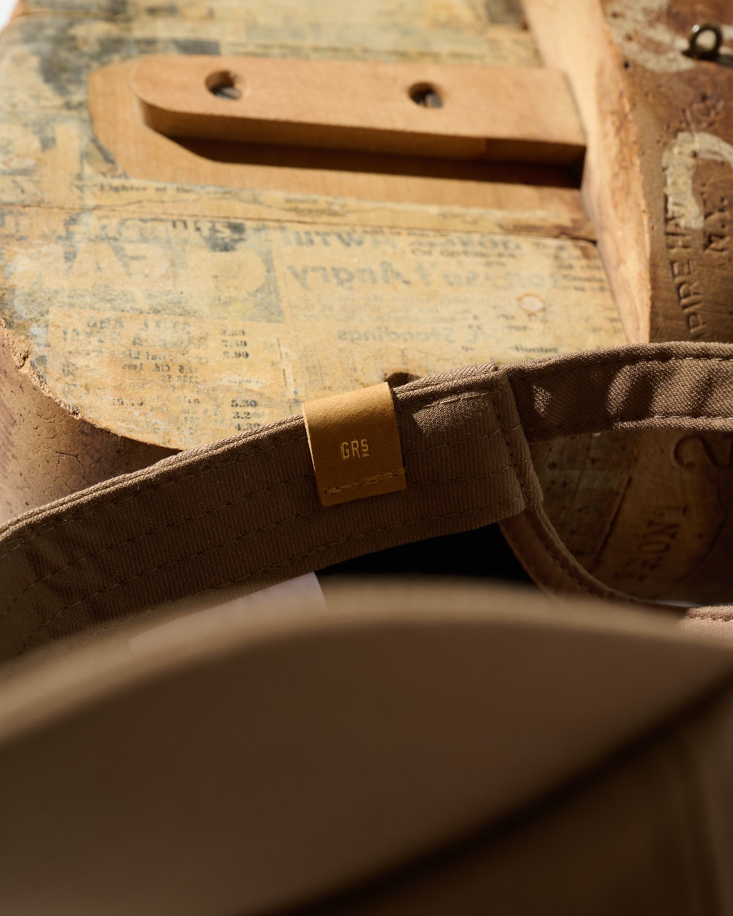 KOWLOON TWEED CAP / TAN