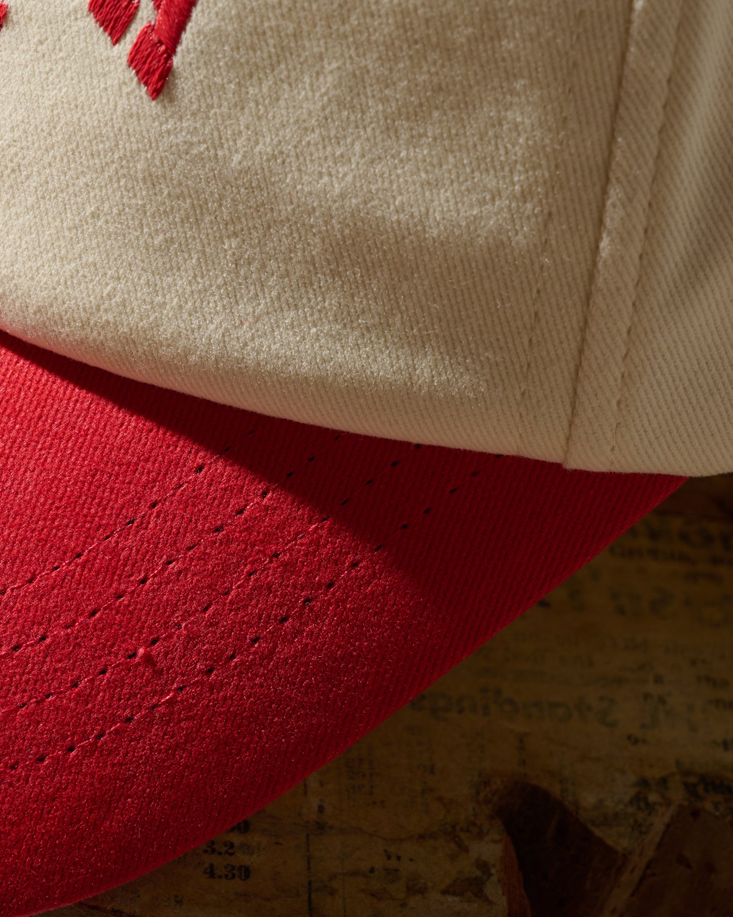 SHIBUYA MELTDOWN EMBROIDERY CAP / RED & CREAM