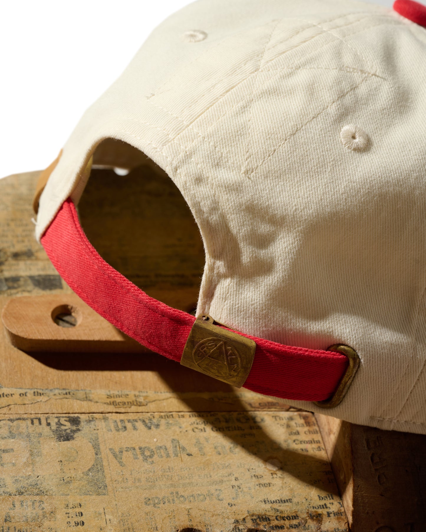 SHIBUYA MELTDOWN EMBROIDERY CAP / RED & CREAM