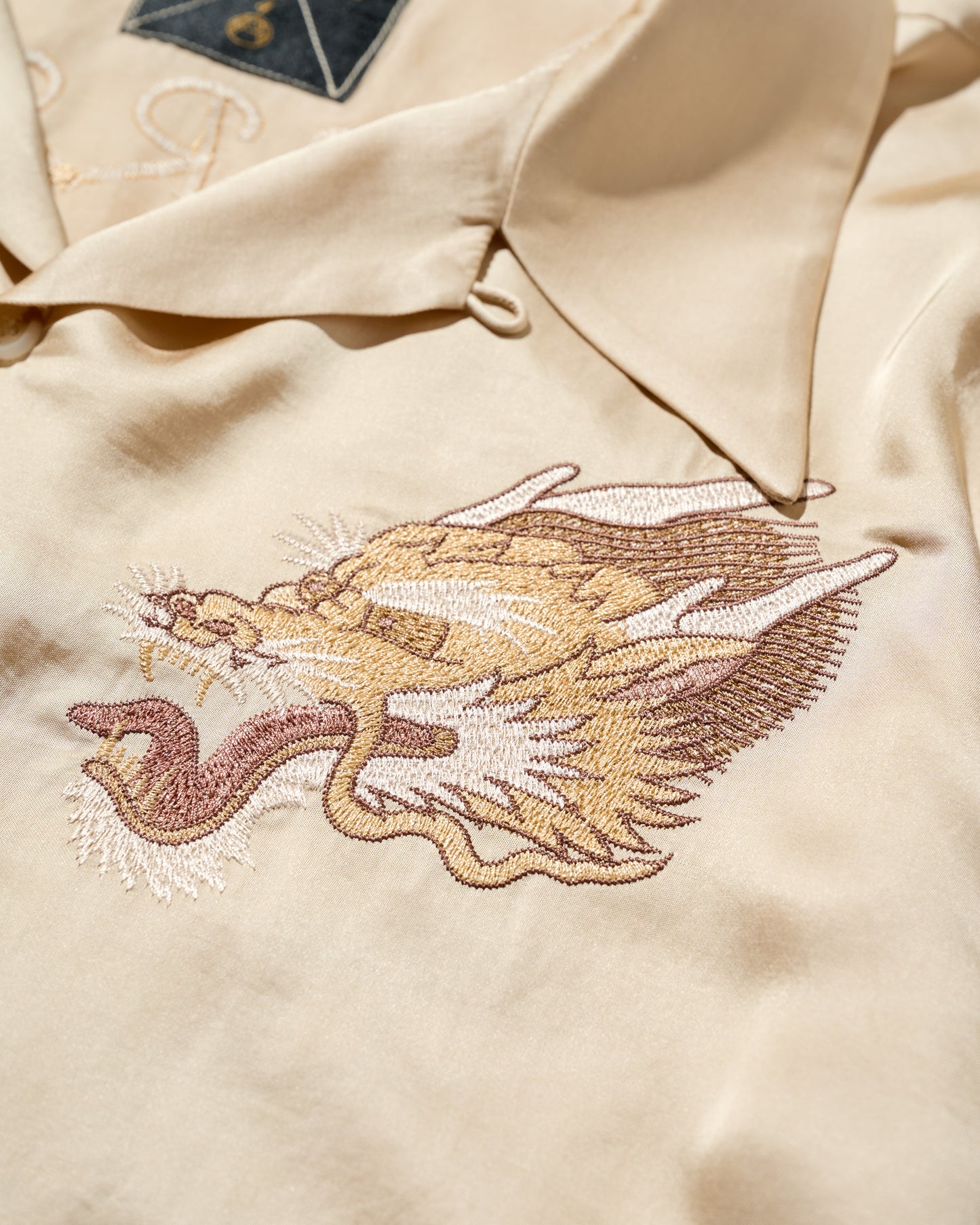 KOWLOON WALLED CITY SILK SHIRT / DESERT BEIGE