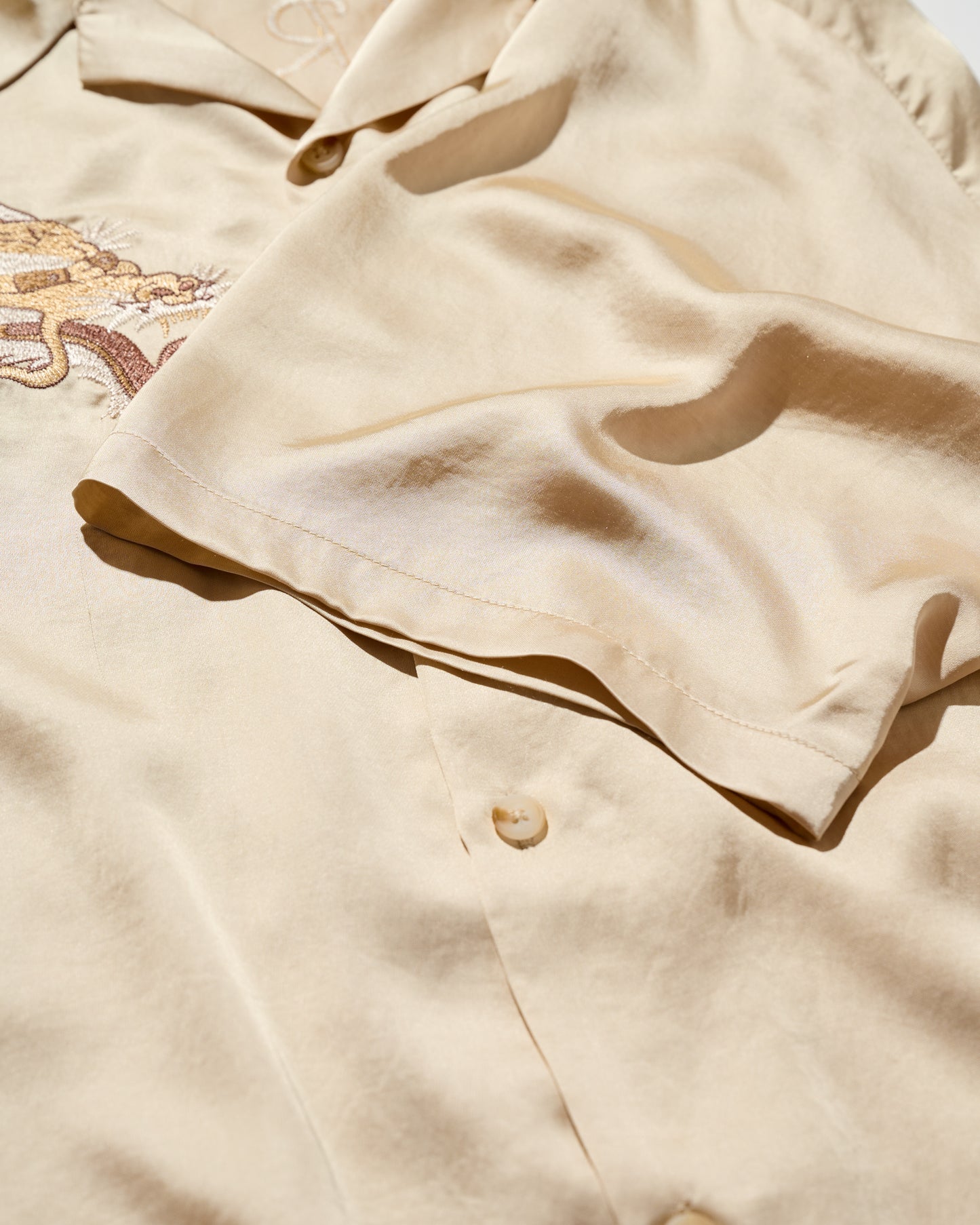 KOWLOON WALLED CITY SILK SHIRT / DESERT BEIGE