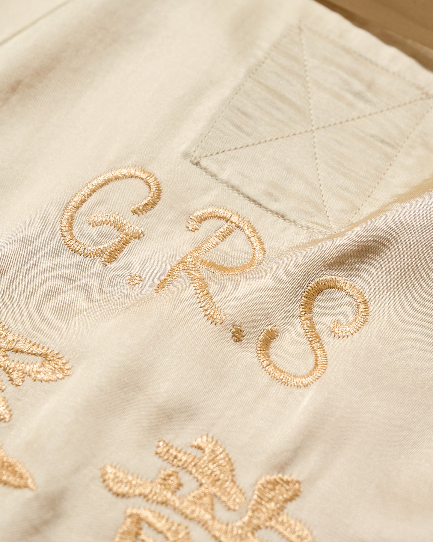 KOWLOON WALLED CITY SILK SHIRT / DESERT BEIGE