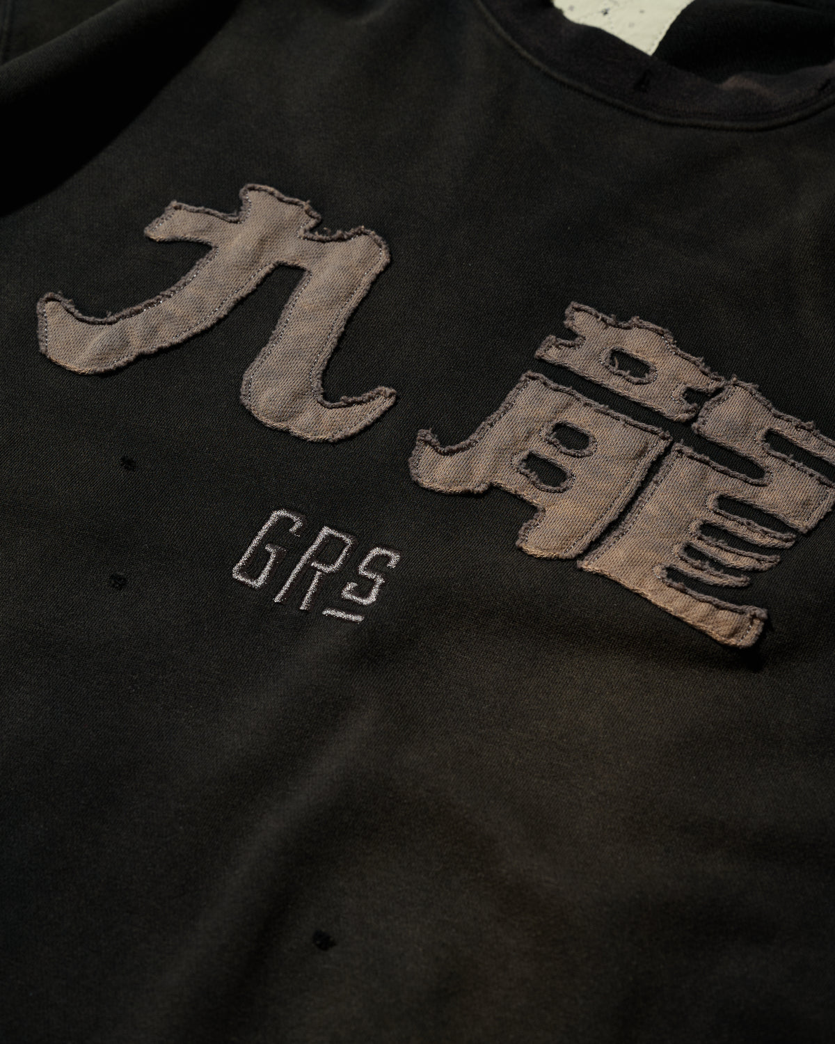 GRS FADED DISTRESSED RED KOWLOON TEE  - GREY ON BLACK
