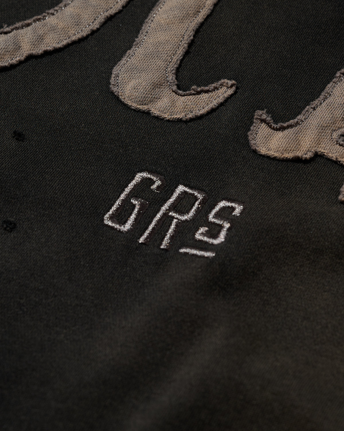 GRS FADED DISTRESSED RED KOWLOON TEE  - GREY ON BLACK