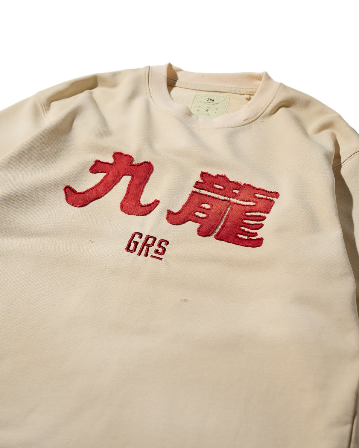 GRS FADED DISTRESSED KOWLOON TEE - RED ON WHITE