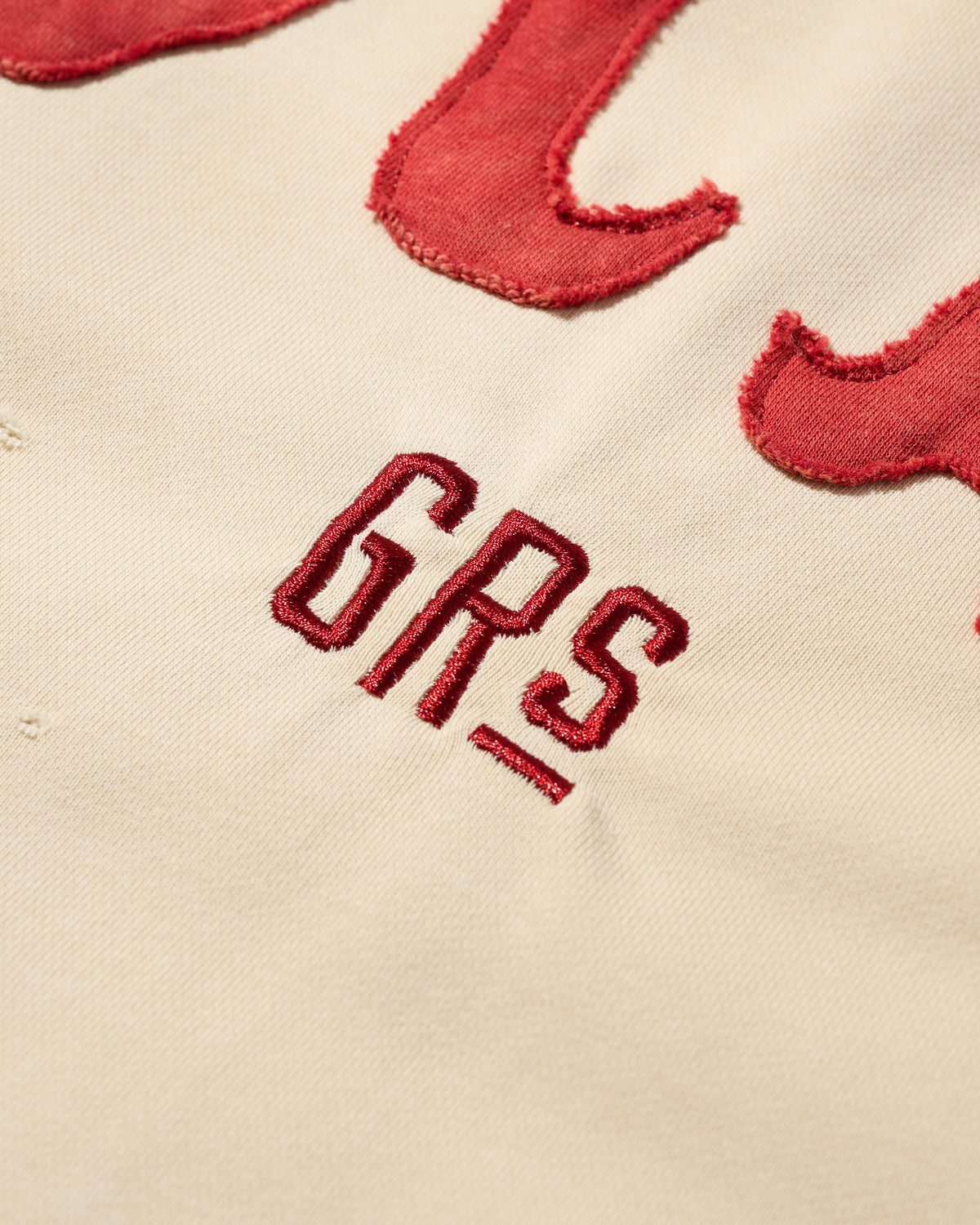 GRS FADED DISTRESSED KOWLOON TEE - RED ON WHITE