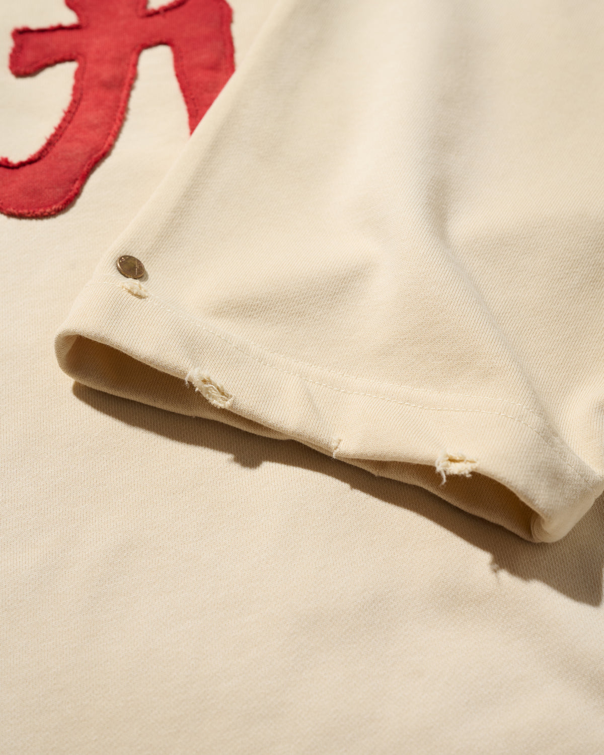 GRS FADED DISTRESSED KOWLOON TEE - RED ON WHITE