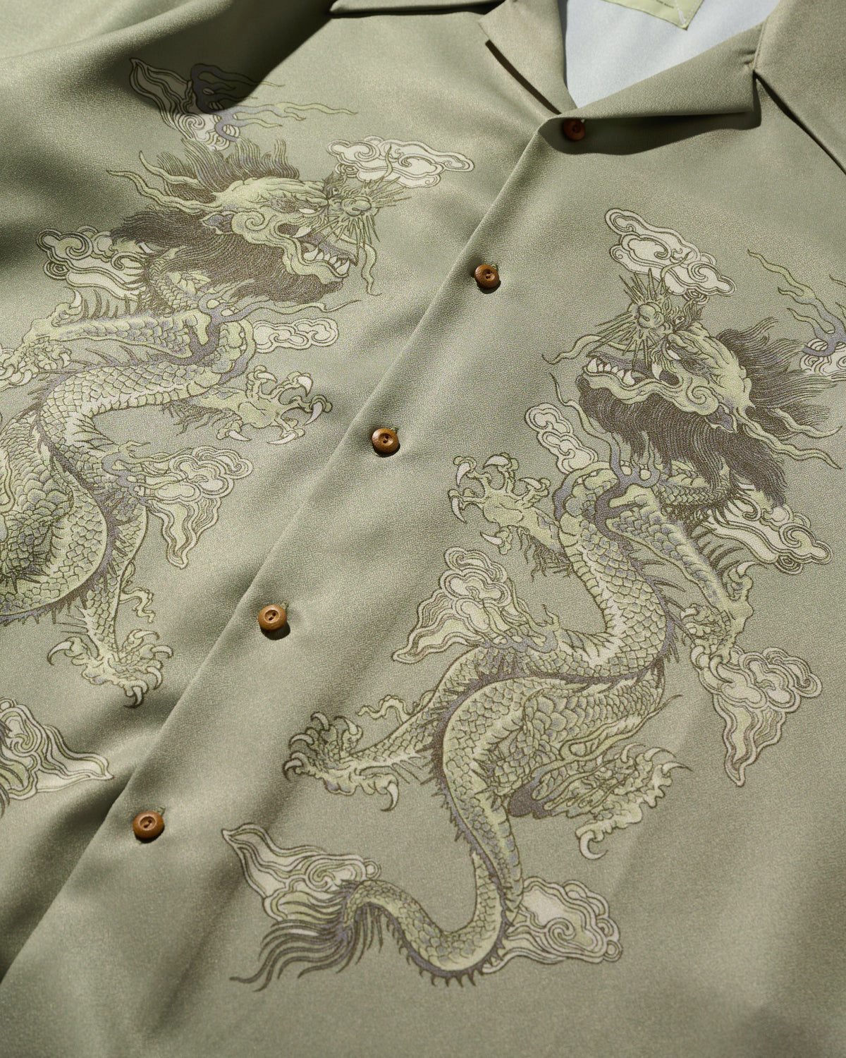 DOUBLE DRAGON OVERPRINT CREPE SHIRT / SAGE GREEN