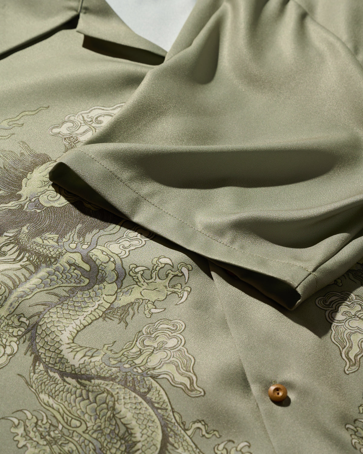 DOUBLE DRAGON OVERPRINT CREPE SHIRT / SAGE GREEN