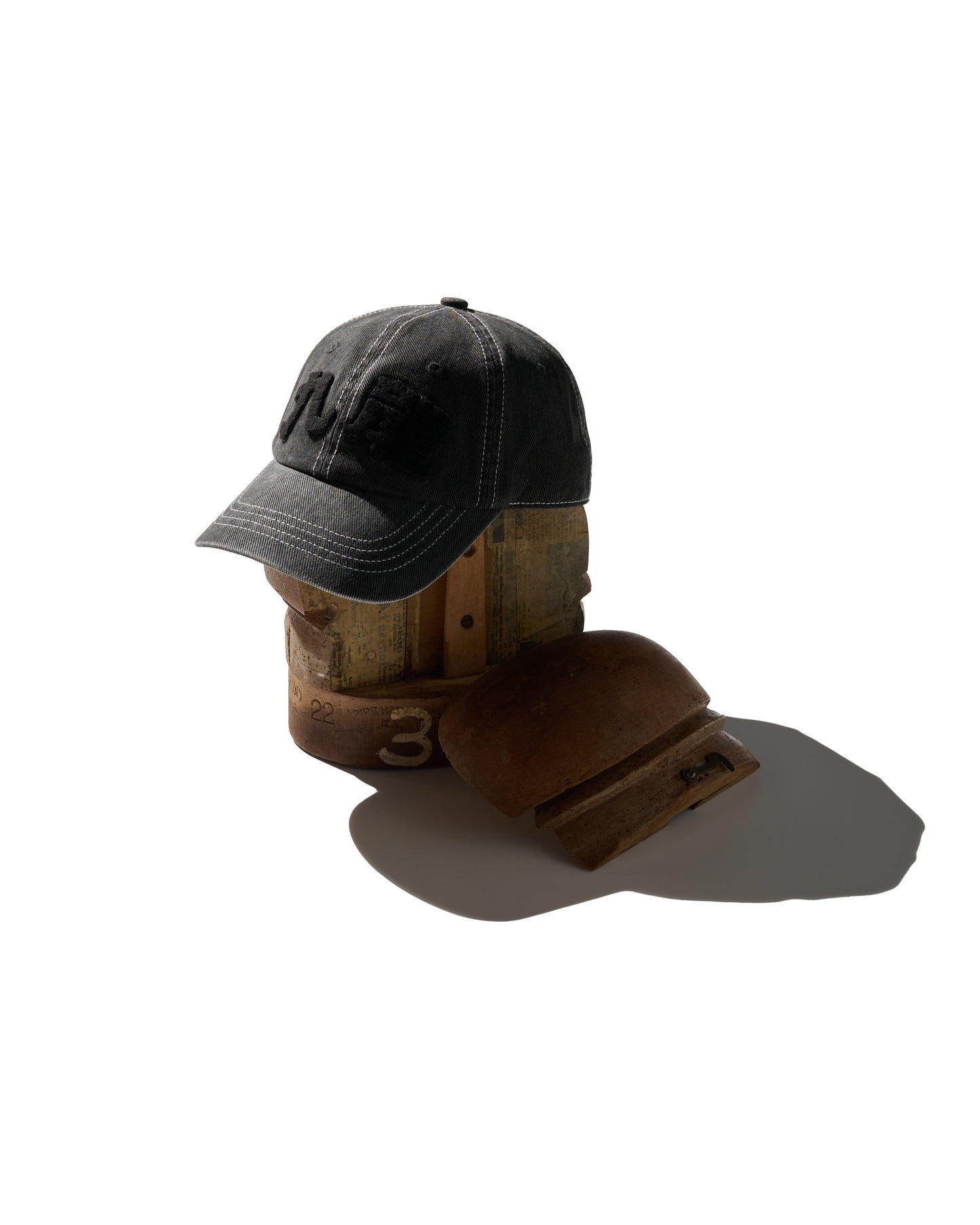 GRS FADED WASHED QUILTED KOWLOON CAP / BLACK ON WHITE