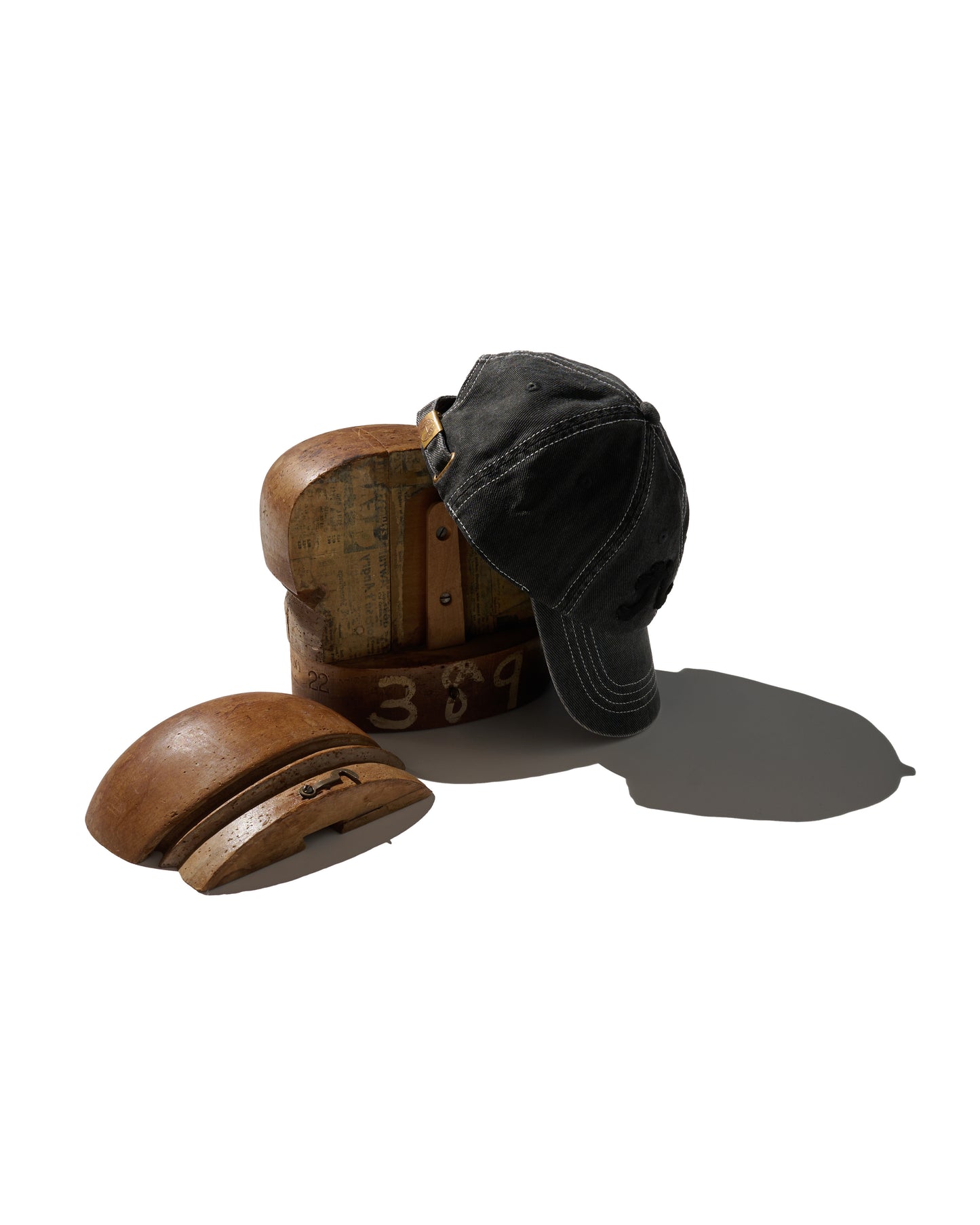 GRS FADED WASHED QUILTED KOWLOON CAP / BLACK ON WHITE