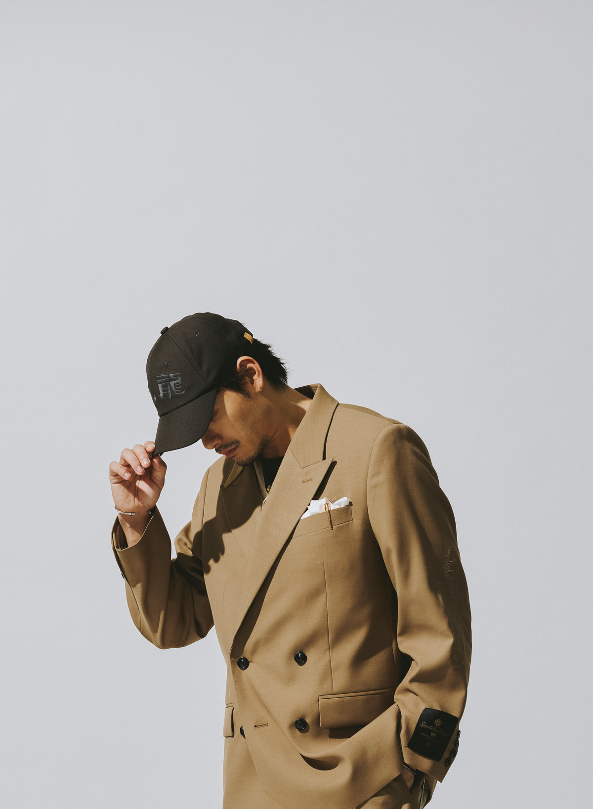 DOUBLE BREASTED TWEED BLAZER / TAN