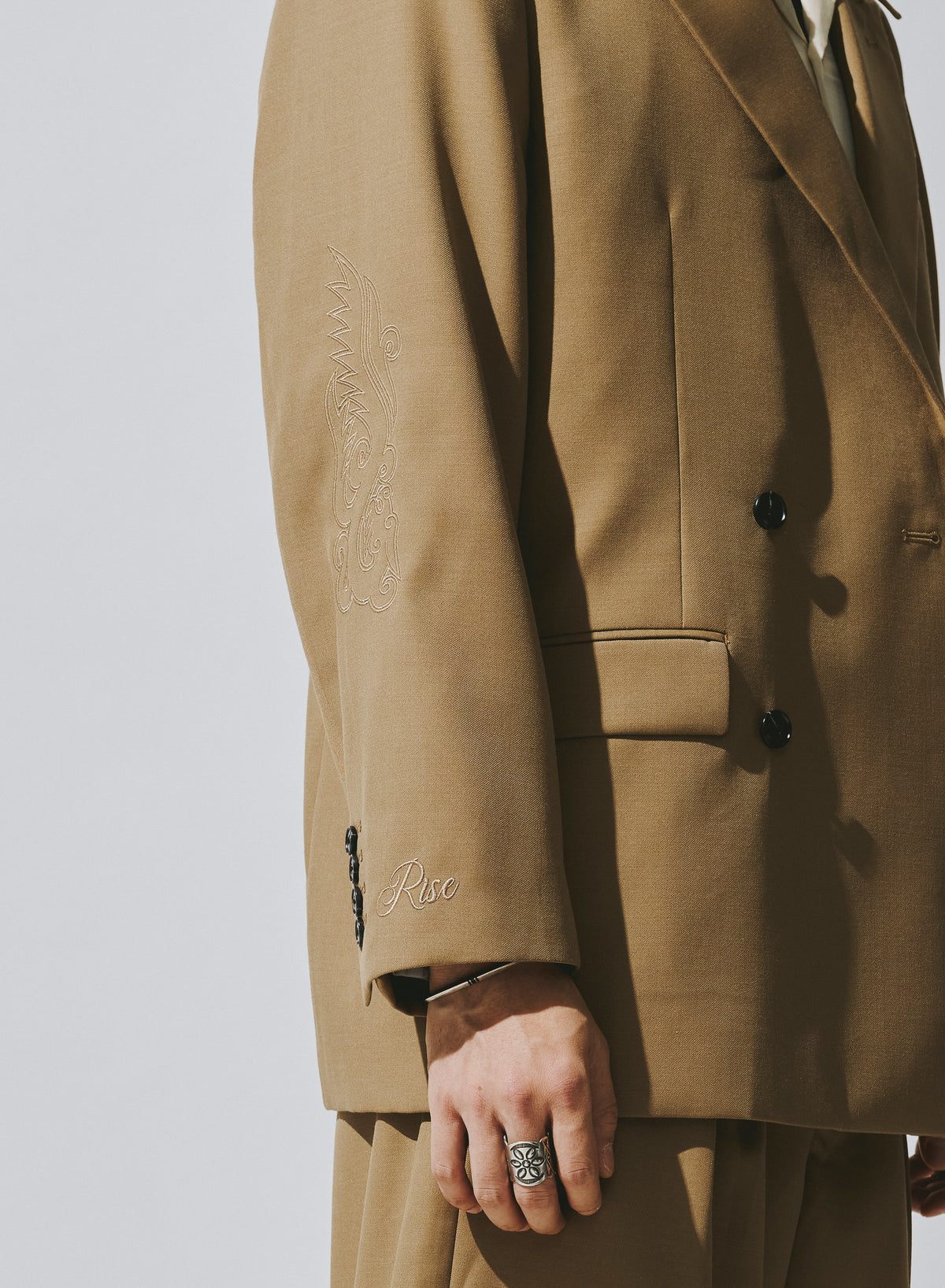 DOUBLE BREASTED TWEED BLAZER / TAN
