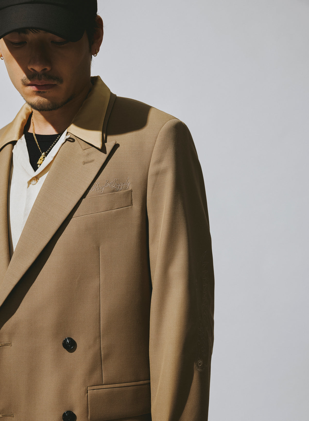 DOUBLE BREASTED TWEED BLAZER / TAN