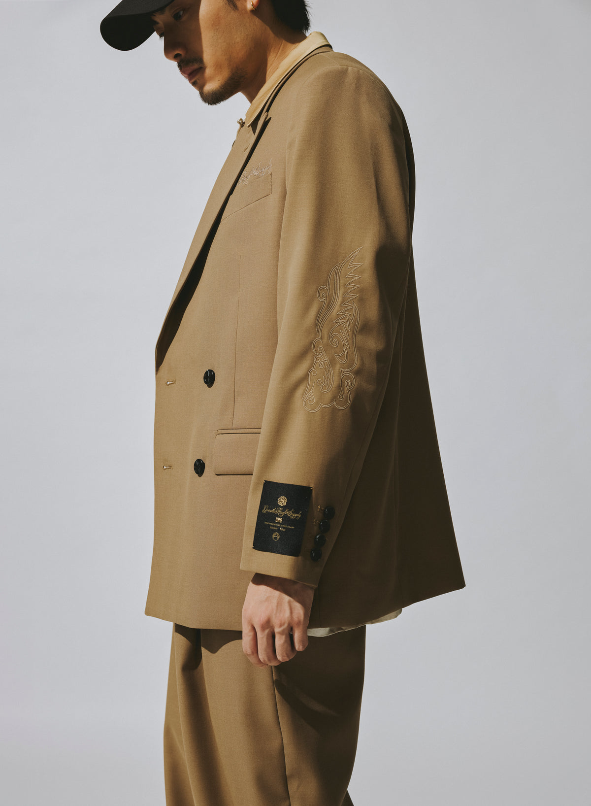 DOUBLE BREASTED TWEED BLAZER / TAN