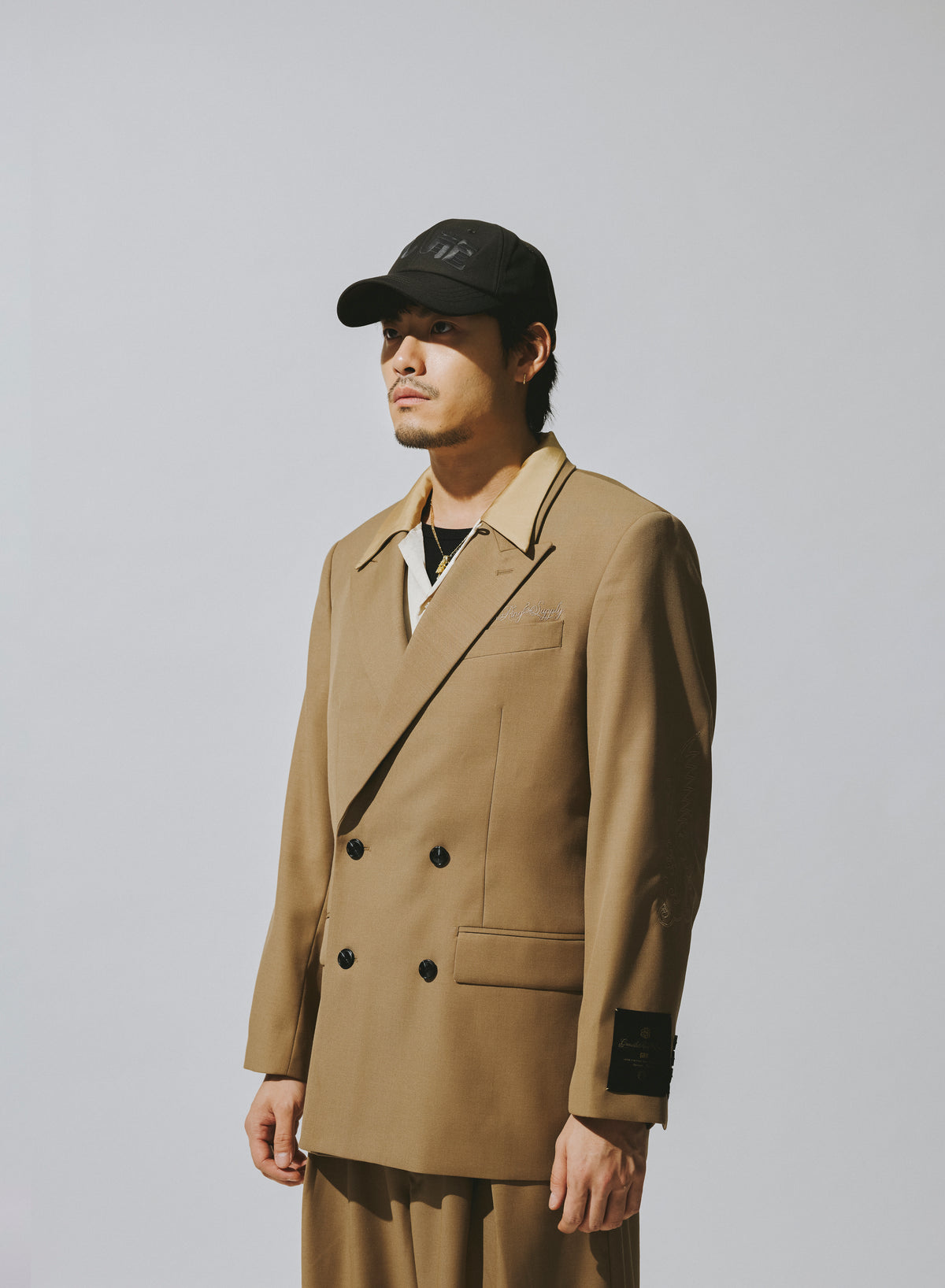DOUBLE BREASTED TWEED BLAZER / TAN