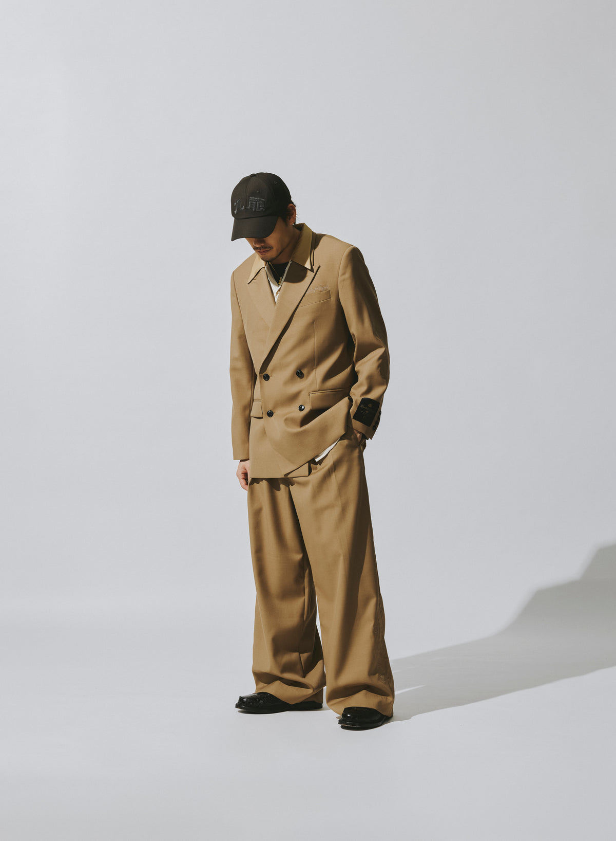 DOUBLE BREASTED TWEED BLAZER / TAN